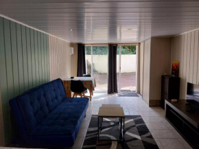 Nice one-room studio in a detached house 30km from Paris